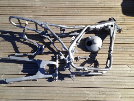 Rungon osat saapui hiekkapuhalluksesta ja seuraavaks maalarille